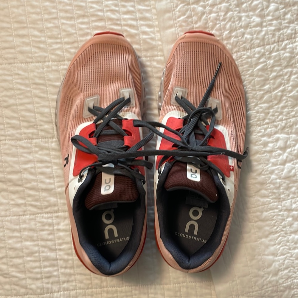 On Running Cloudstratus Women’s 9